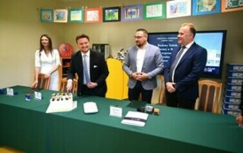 Podpisanie umowy na budowę Szkoły Podstawowej w R&oacute;żynach 