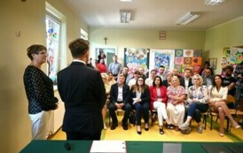 Podpisanie umowy na budowę Szkoły Podstawowej w R&oacute;żynach 