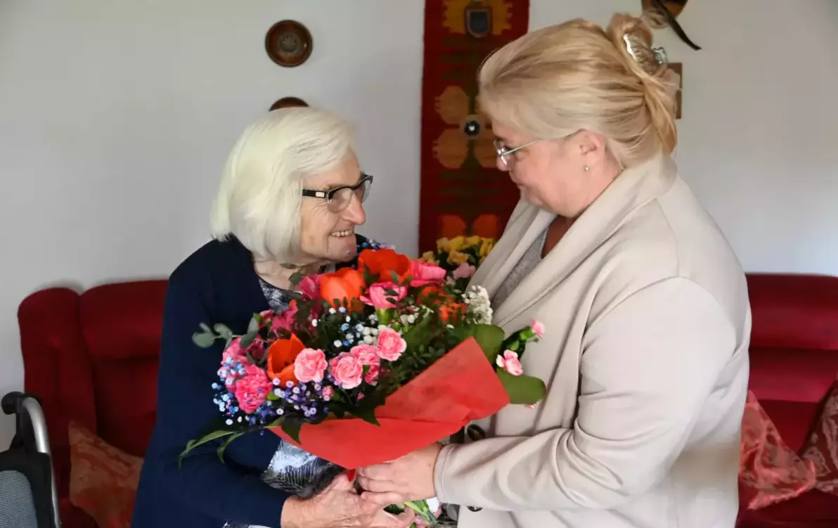 Zdjęcie do 93. urodziny Pani Alicji z Rębielcza !