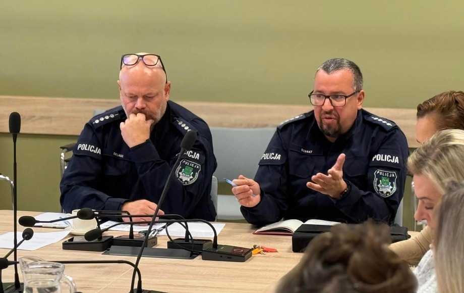 Spotkanie dotyczące bezpieczeństwa w placówkach oświatowych Gminy Pszczółki